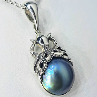 "My Octopus Pearl" Pendant Necklace - Mabé Pearl, Sterling