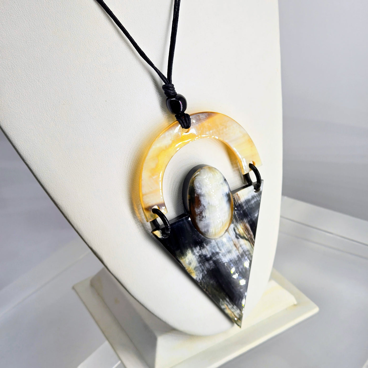 "Viking-Chic-Divine" Pendant Necklace - Horn, Cotton