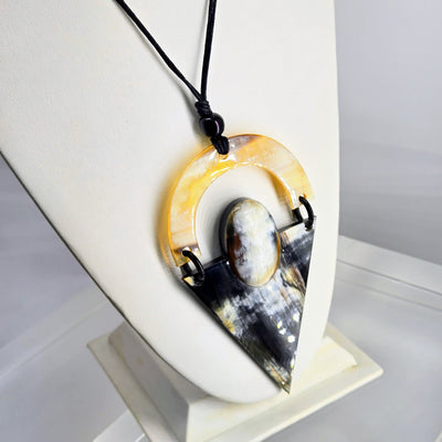 "Viking-Chic-Divine" Pendant Necklace - Horn, Cotton