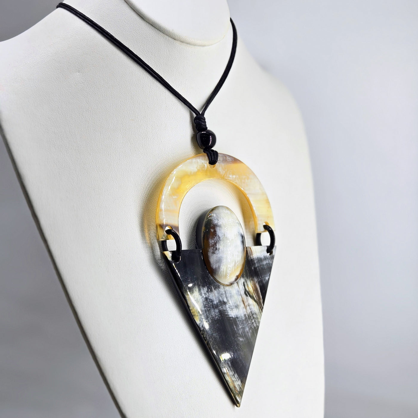 "Viking-Chic-Divine" Pendant Necklace - Horn, Cotton