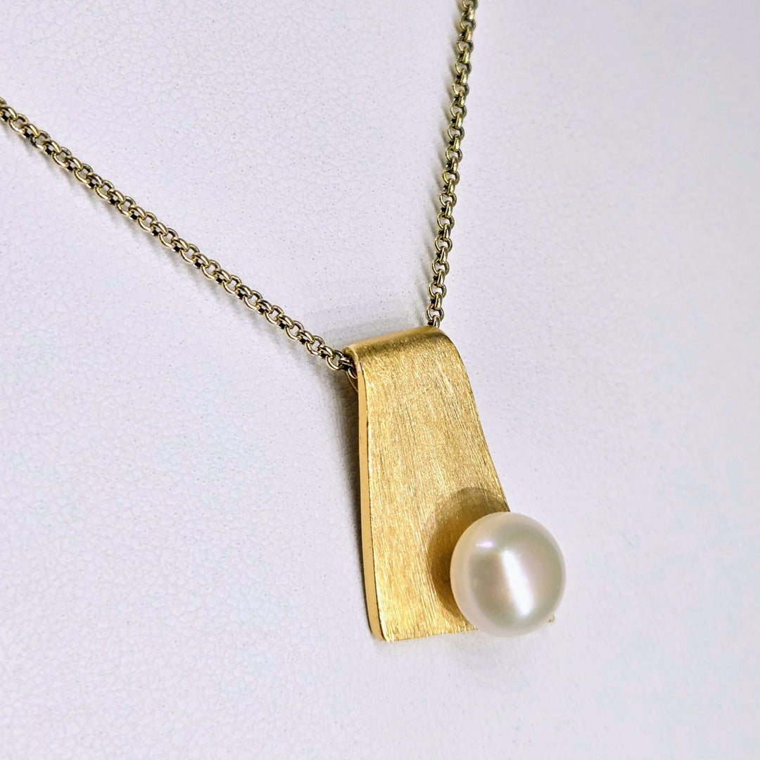 "So Sleek" Pendant Necklace - Pearl, 18k Gold Sterling
