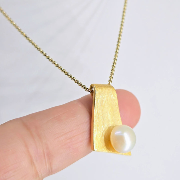 "So Sleek" Pendant Necklace - Pearl, 18k Gold Sterling