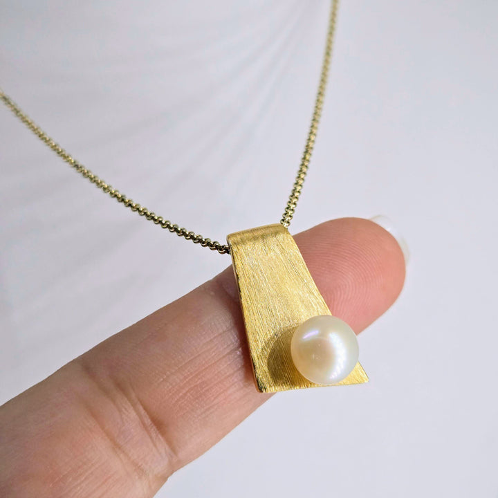 "So Sleek" Pendant Necklace - Pearl, 18k Gold Sterling