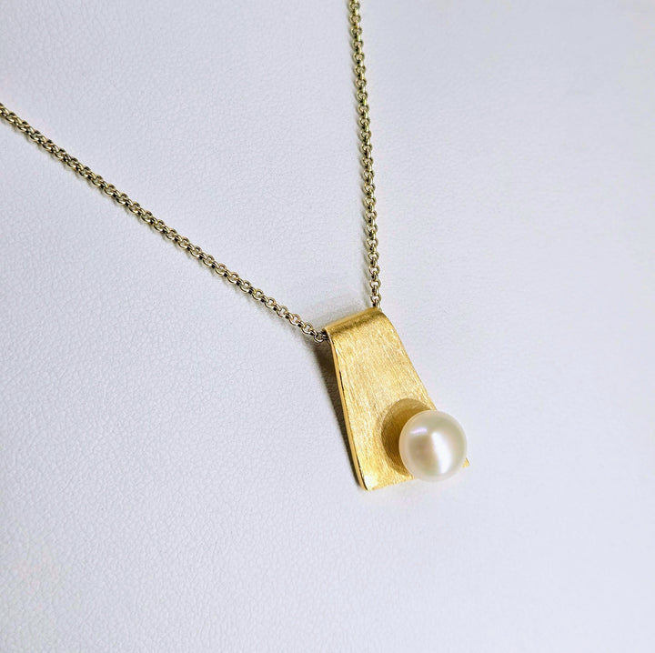 "So Sleek" Pendant Necklace - Pearl, 18k Gold Sterling
