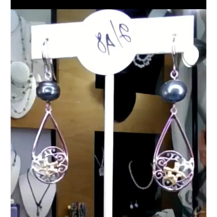 6-25 Show Starfish Black and White Earrings