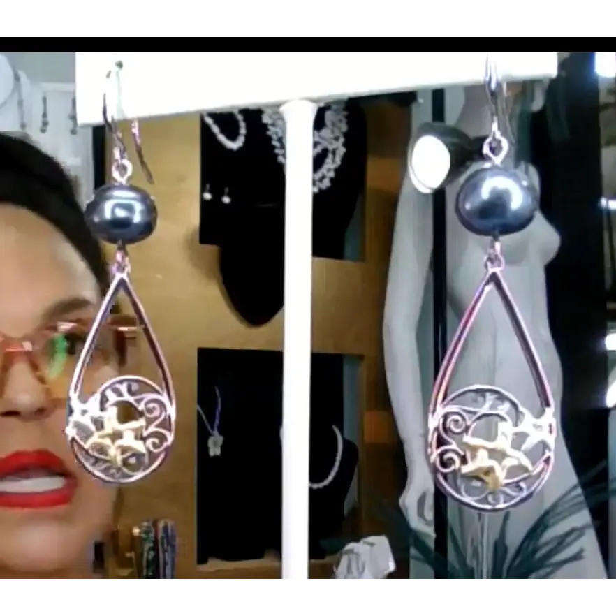 6-25 Show Starfish Black and White Earrings