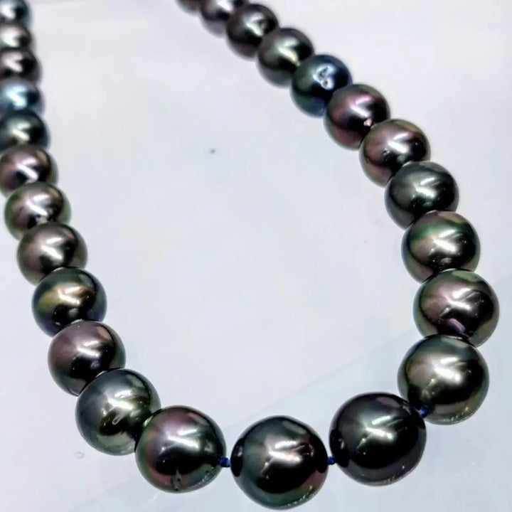 ?AUbergine Dream’ 17’’ Necklace- Tahitian Pearls 18k Gold - Necklace