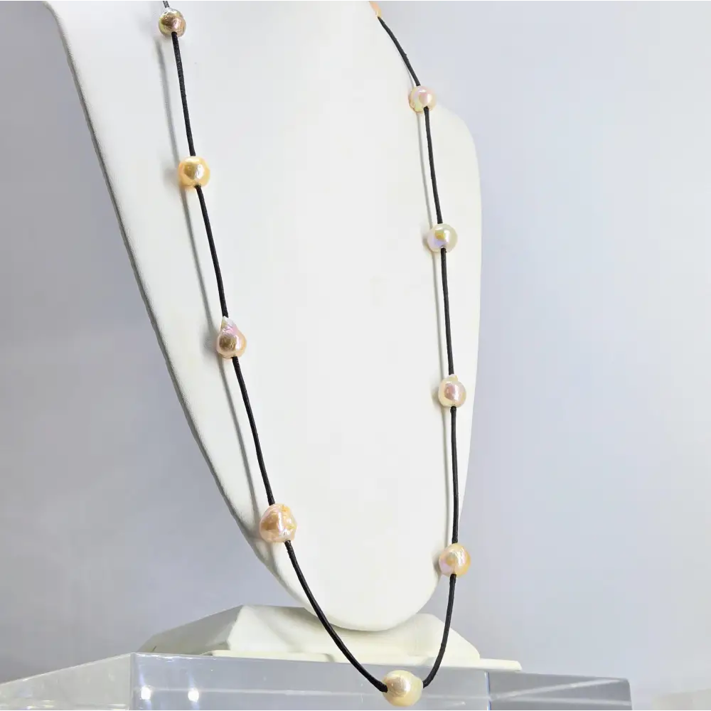 ?BAroque Twist’ 36’’ Convertible Necklace/bracelet - Edison Pearls Leather - Necklace