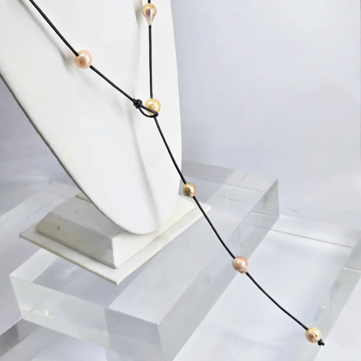 ?BAroque Twist’ 36’’ Convertible Necklace/bracelet - Edison Pearls Leather - Necklace
