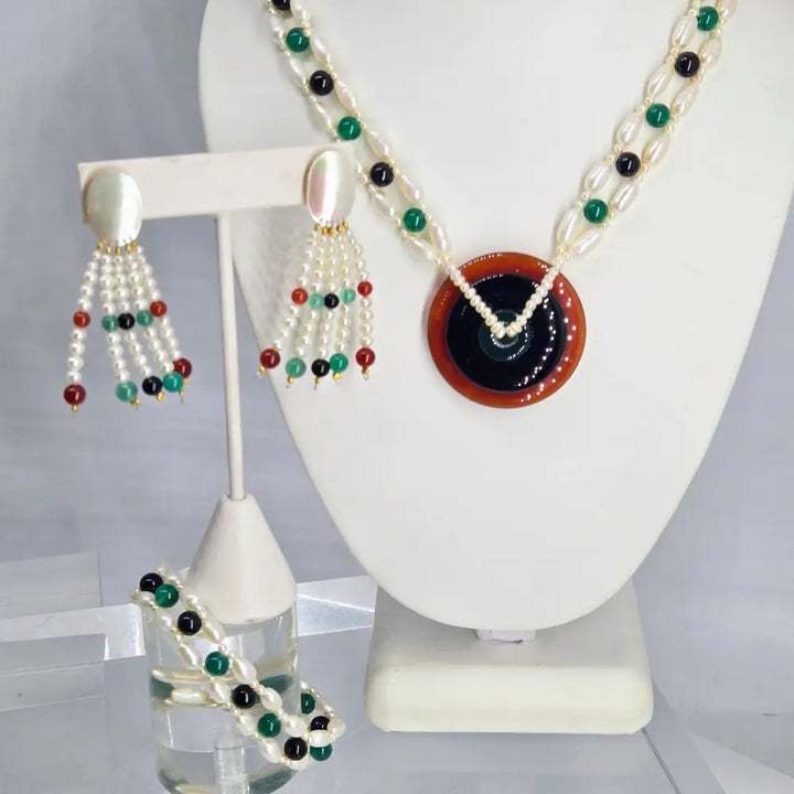 ?BEnjamin Button’s Babe’ 18’’ Necklace - Pearls Onyx Carnelian