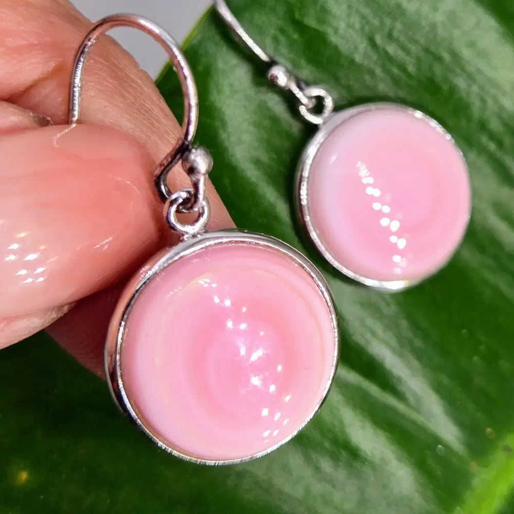 ?BUbblegum Queen’ 1.25’’ Earrings - Queen Conch Shell Anti-tarnish Sterling