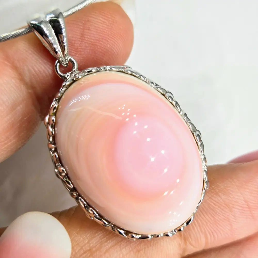 ?COnch-centric Circles’ 1.5’’ Pendant Necklace - Conch Shell Anti-tarnish Sterling
