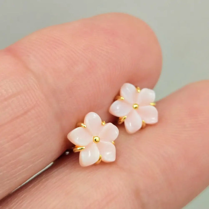 ?FRangipani Conch Flowers’.25’’ Earrings - Shell Anti-tarnish Gold Sterling