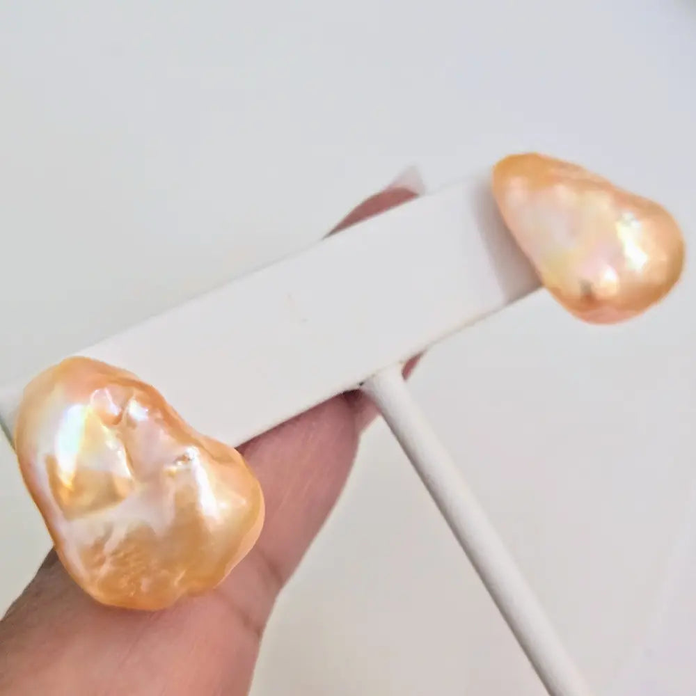 ?GOin’ for Baroque’ 1’’ Earrings - Baroque Pearl.925 Sterling Silver - Champagne Peach