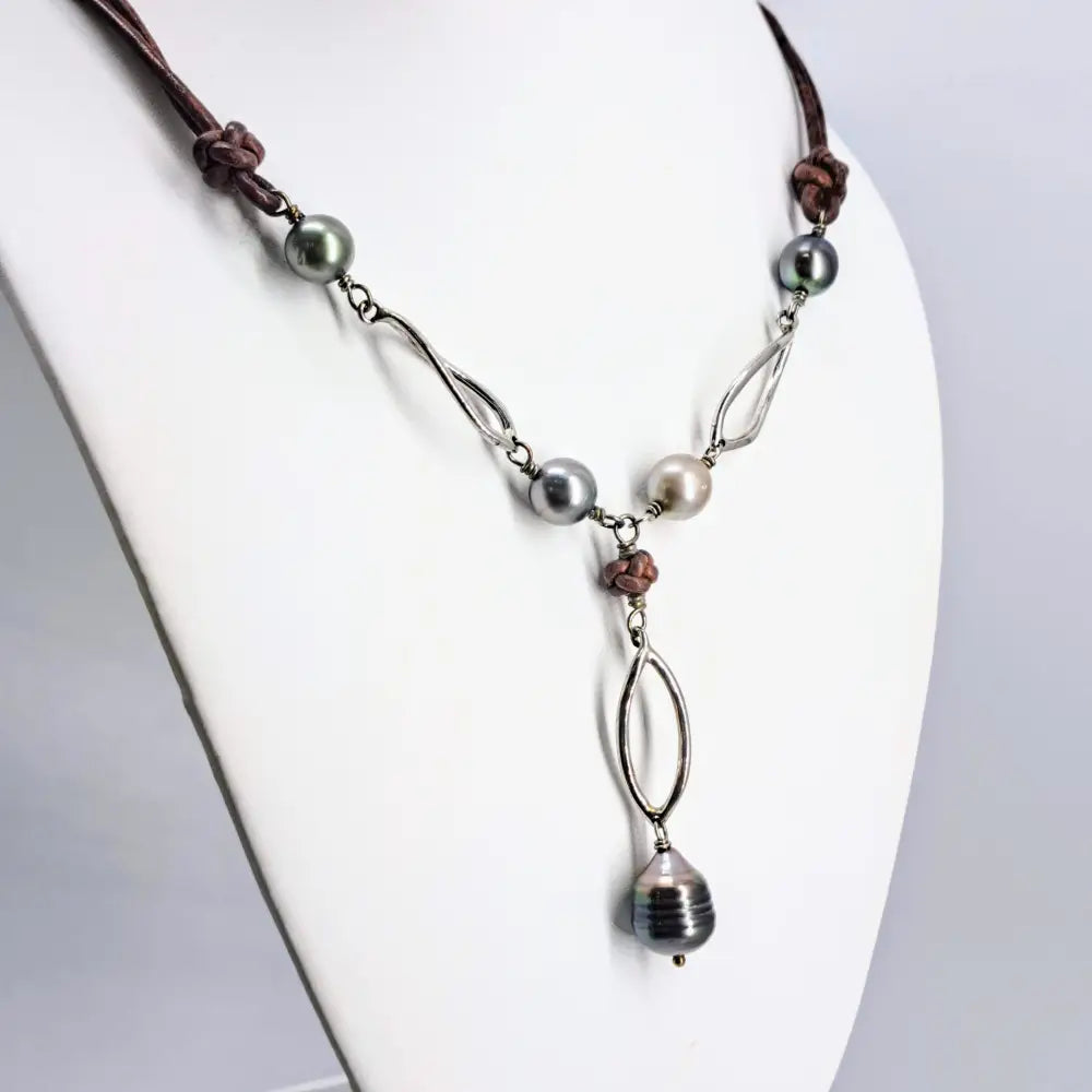 ?KEy West Casual Tahitians!’ 18’’ Necklace - Tahitian Pearls Leather - English (oiled, Dark Brown)