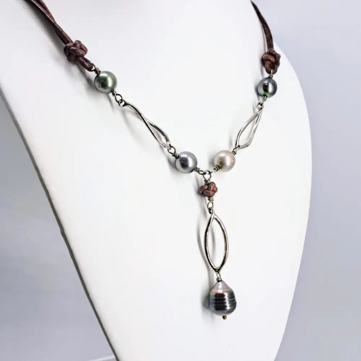 ?KEy West Casual Tahitians!’ 18’’ Necklace - Tahitian Pearls Leather - English (oiled, Dark Brown)
