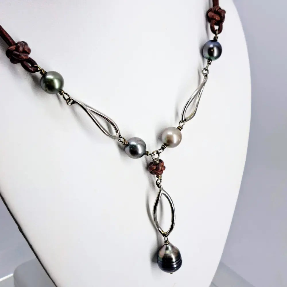 ?KEy West Casual Tahitians!’ 18’’ Necklace - Tahitian Pearls Leather - English (oiled, Dark Brown)