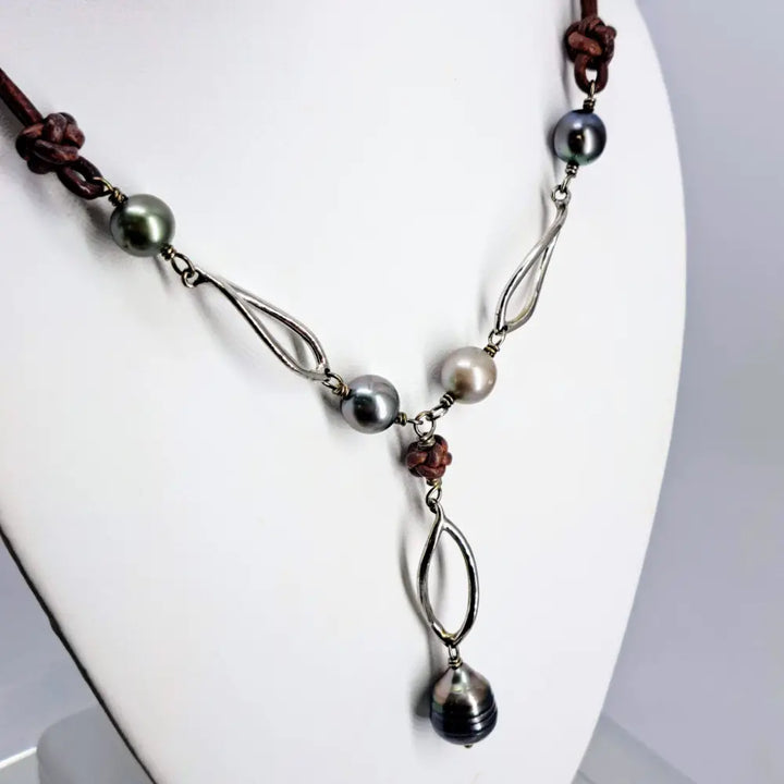 ?KEy West Casual Tahitians!’ 18’’ Necklace - Tahitian Pearls Leather - English (oiled, Dark Brown)