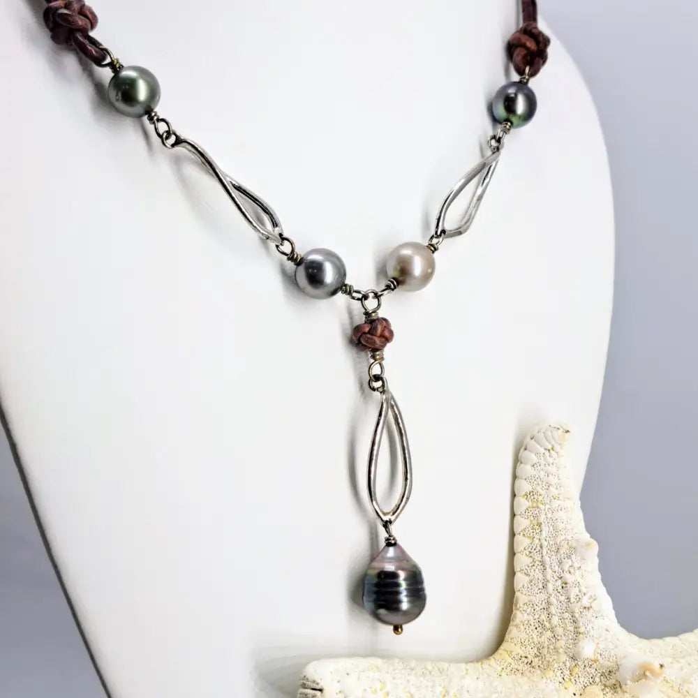?KEy West Casual Tahitians!’ 18’’ Necklace - Tahitian Pearls Leather - English (oiled, Dark Brown)