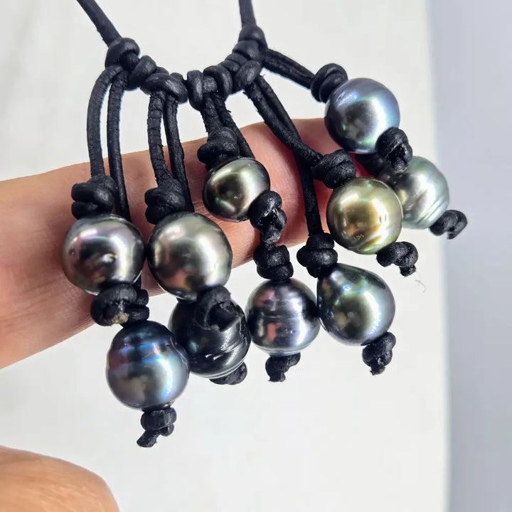 ?KEy West Style Tahitians!’ 18’’ - 20’’ Necklace - Tahitian Pearls Leather - Black