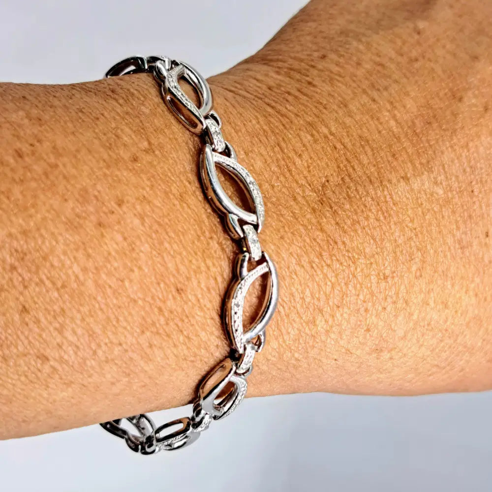 ?LEaf me Alone’ 7.5’’ Bracelet - Diamonds Anti-tarnish Sterling