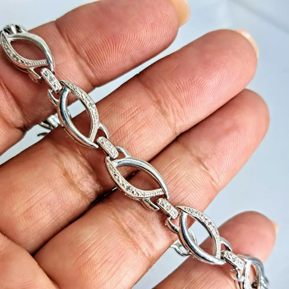 ?LEaf me Alone’ 7.5’’ Bracelet - Diamonds Anti-tarnish Sterling