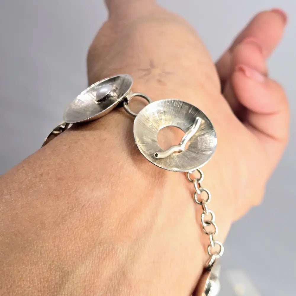 ?LIlly Pad’ 7.5’’ Bracelet - Pearls Sterling - White