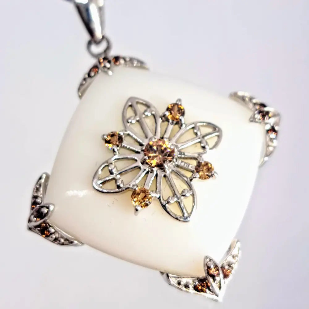 ?LIlly White’ Pendant Necklace - Alabaster Topaz Black & Anti-tarnish Sterling