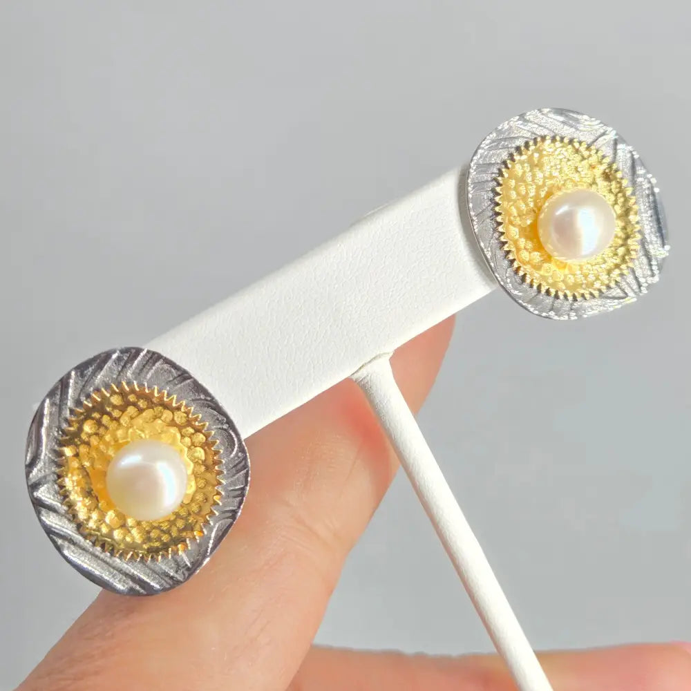 ?LIly Pad Pearls’ 1’’ Earrings - Pearl Black Sterling 18k Gold