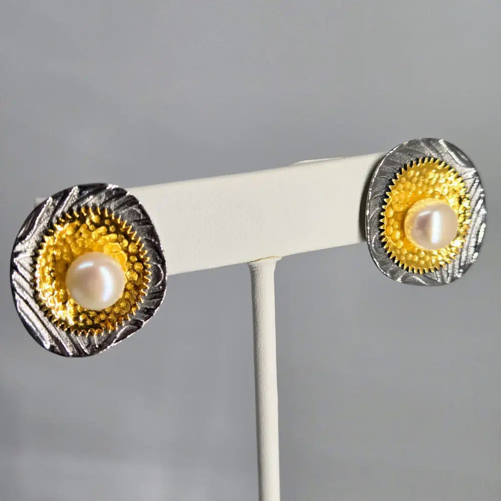 ?LIly Pad Pearls’ 1’’ Earrings - Pearl Black Sterling 18k Gold