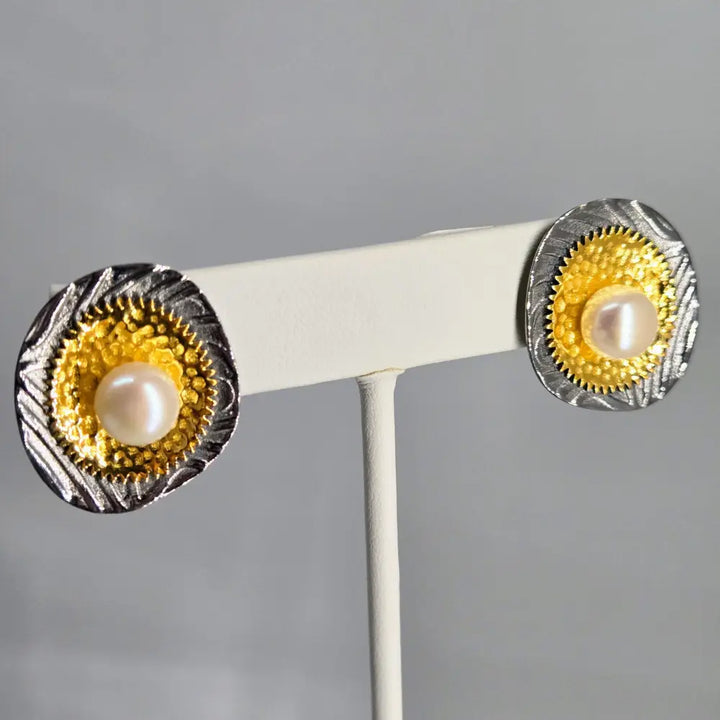 ?LIly Pad Pearls’ 1’’ Earrings - Pearl Black Sterling 18k Gold