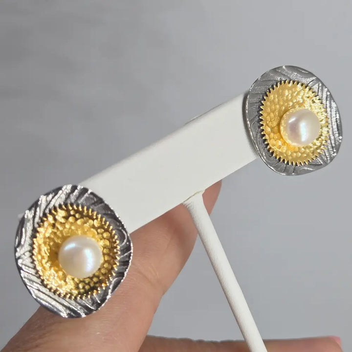 ?LIly Pad Pearls’ 1’’ Earrings - Pearl Black Sterling 18k Gold