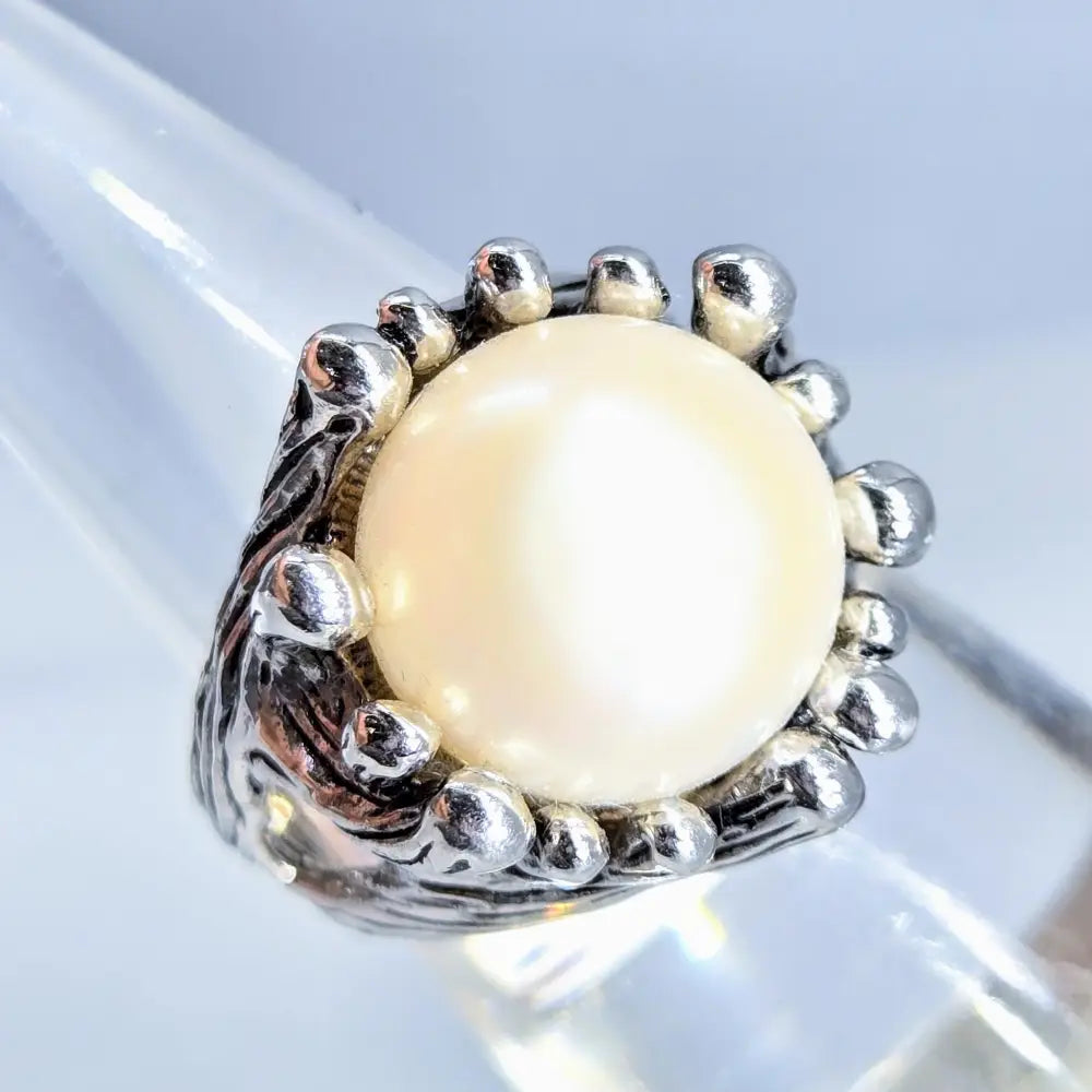?LUsterous Lovely’ Sz 7 Ring - Pearl Sterling