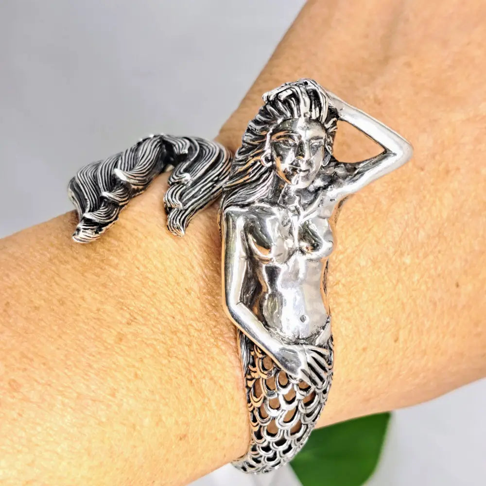 Outlet ?Mermaid’s Tail’ Sz Med to Lg Bracelet - Sterling Mermaid Hinged Cuff