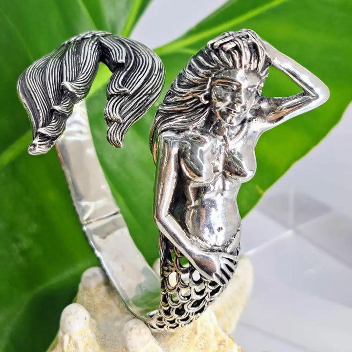 Outlet ?Mermaid’s Tail’ Sz Med to Lg Bracelet - Sterling Mermaid Hinged Cuff