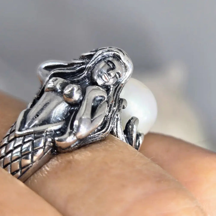 ?MErmaid’s Treat’ Adj Sz Ring - Sterling Pearl
