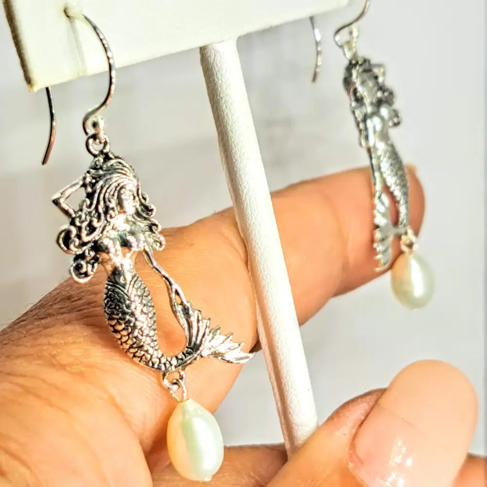 ?MY Fine Tail’ 1.25’’ Earrings - Sterling Pearl