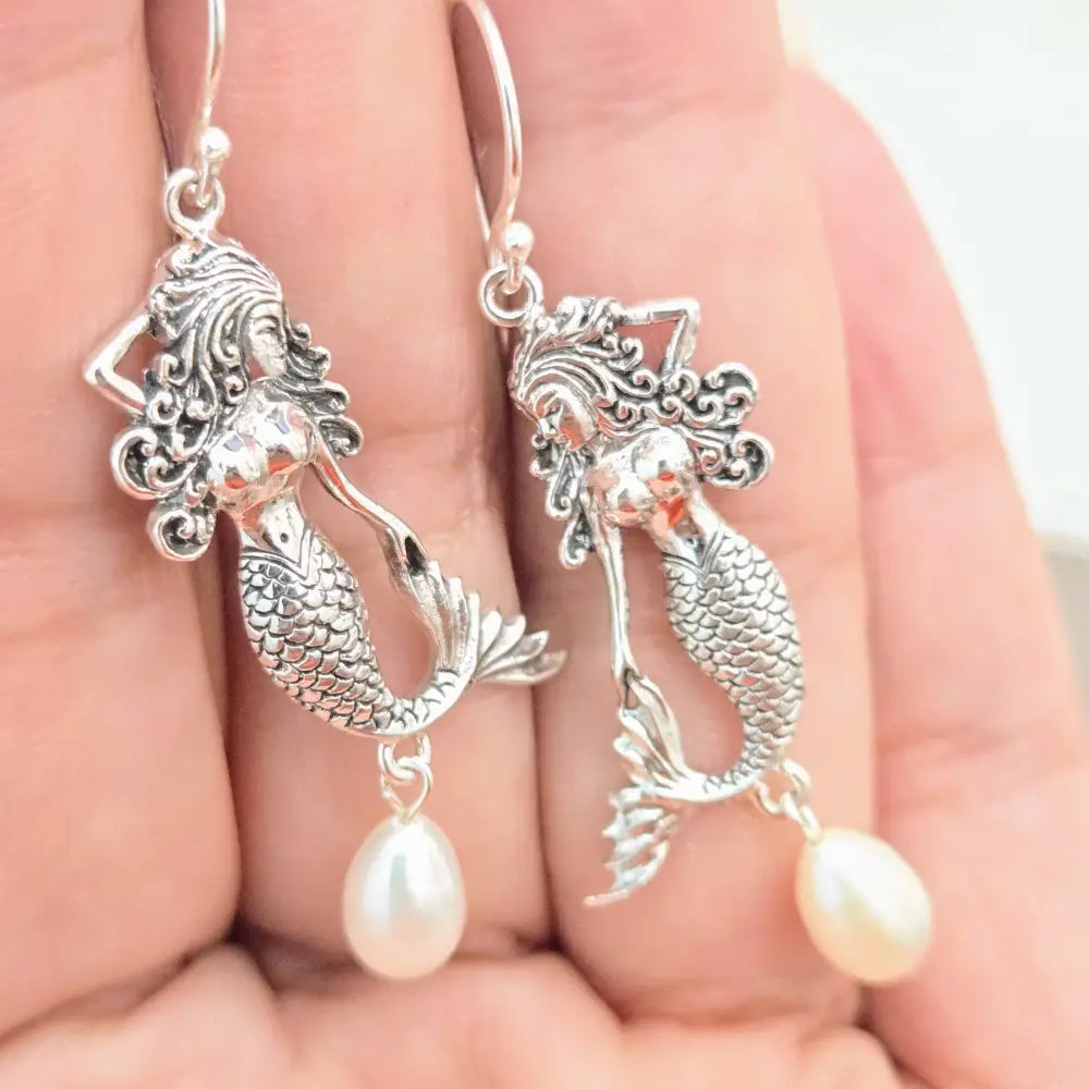 ?MY Fine Tail’ 1.25’’ Earrings - Sterling Pearl