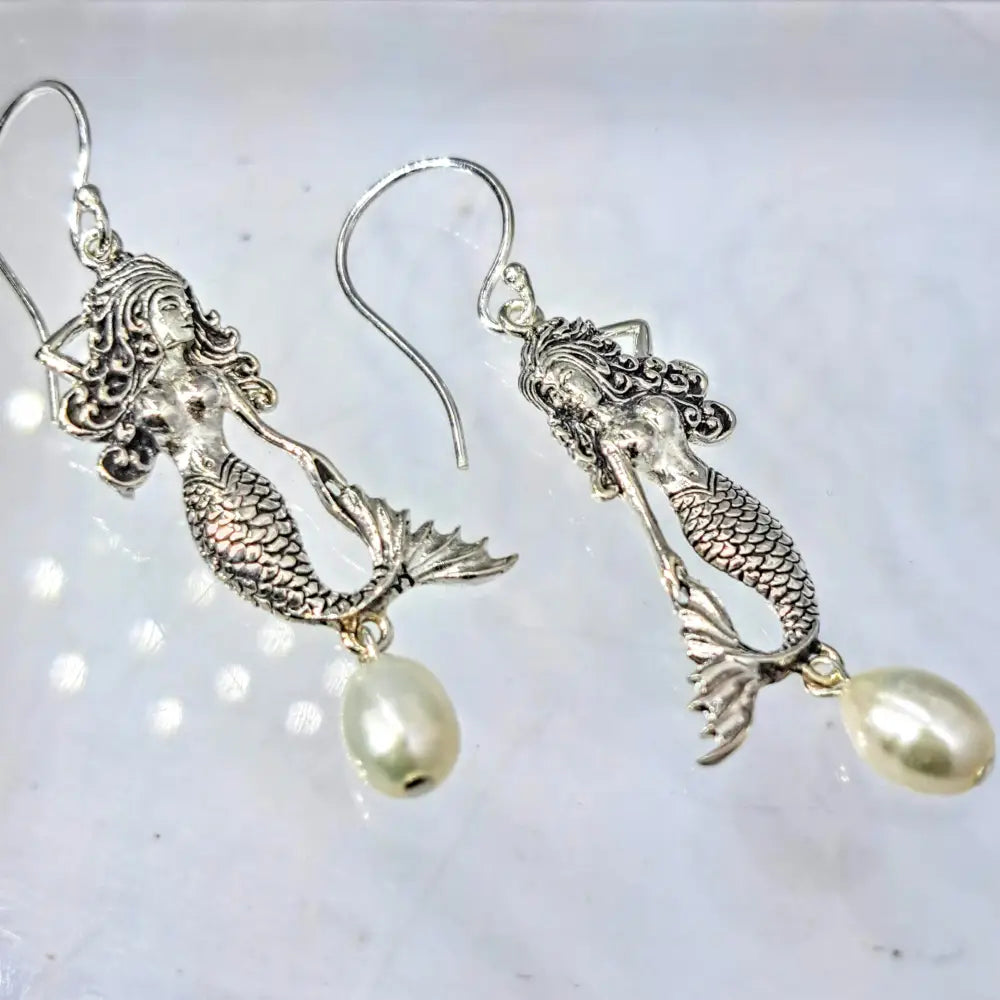 ?MY Fine Tail’ 1.25’’ Earrings - Sterling Pearl