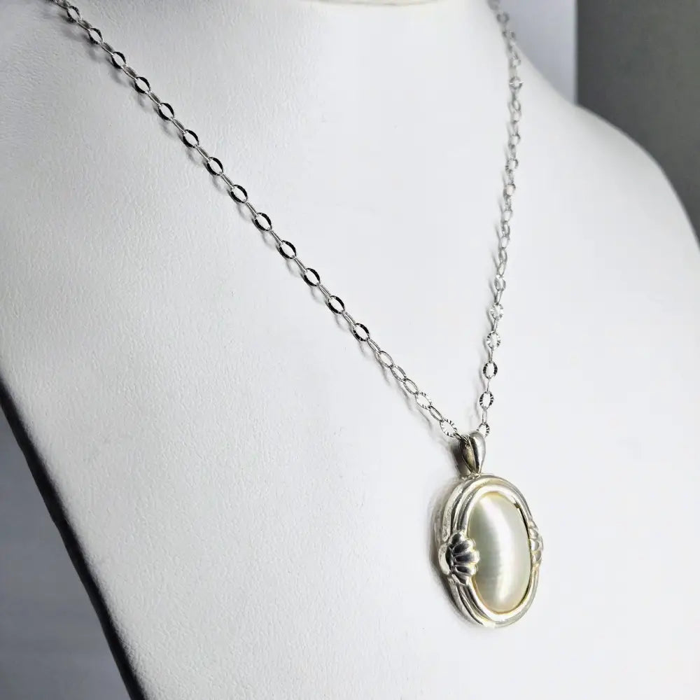 ?OLd & Nouveau’ Pendant Necklace - Mother of Pearl Sterling