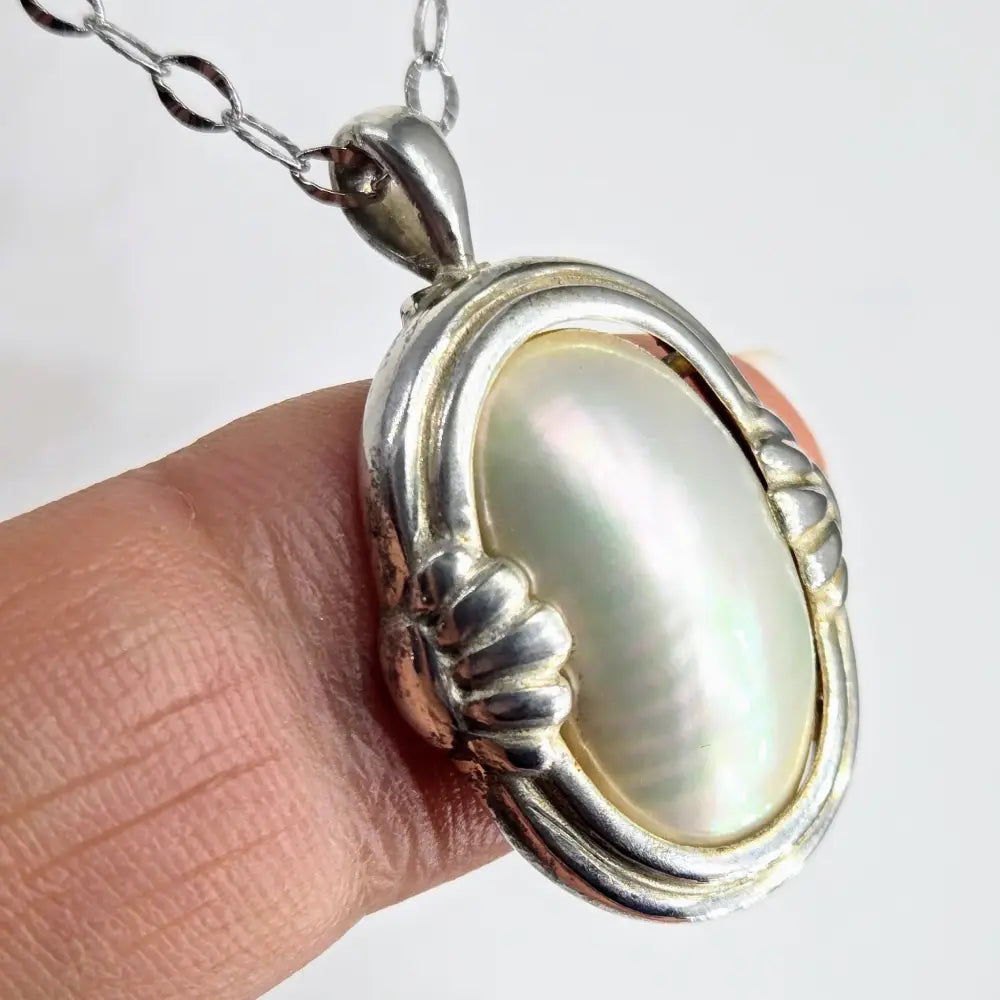 ?OLd & Nouveau’ Pendant Necklace - Mother of Pearl Sterling