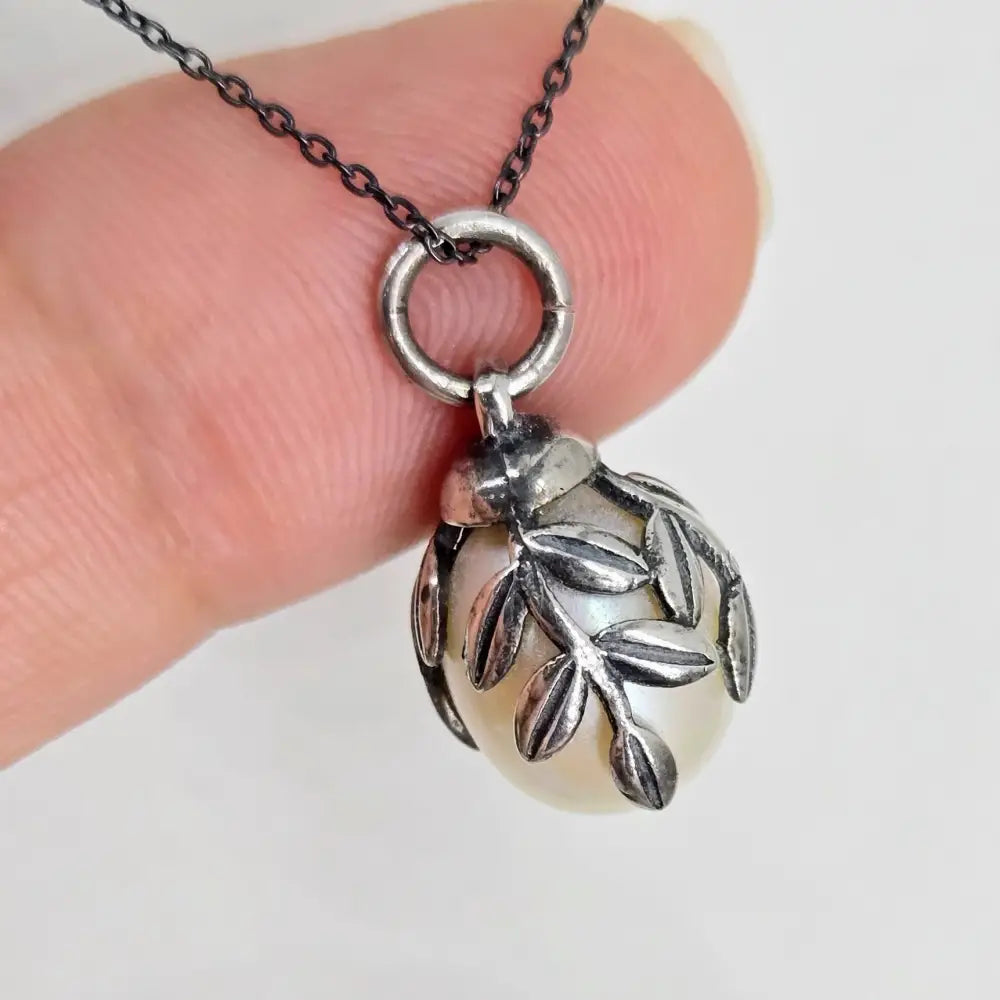 ?PEarl & Ivy’.75’’ Pendant Necklace - Pearl Sterling