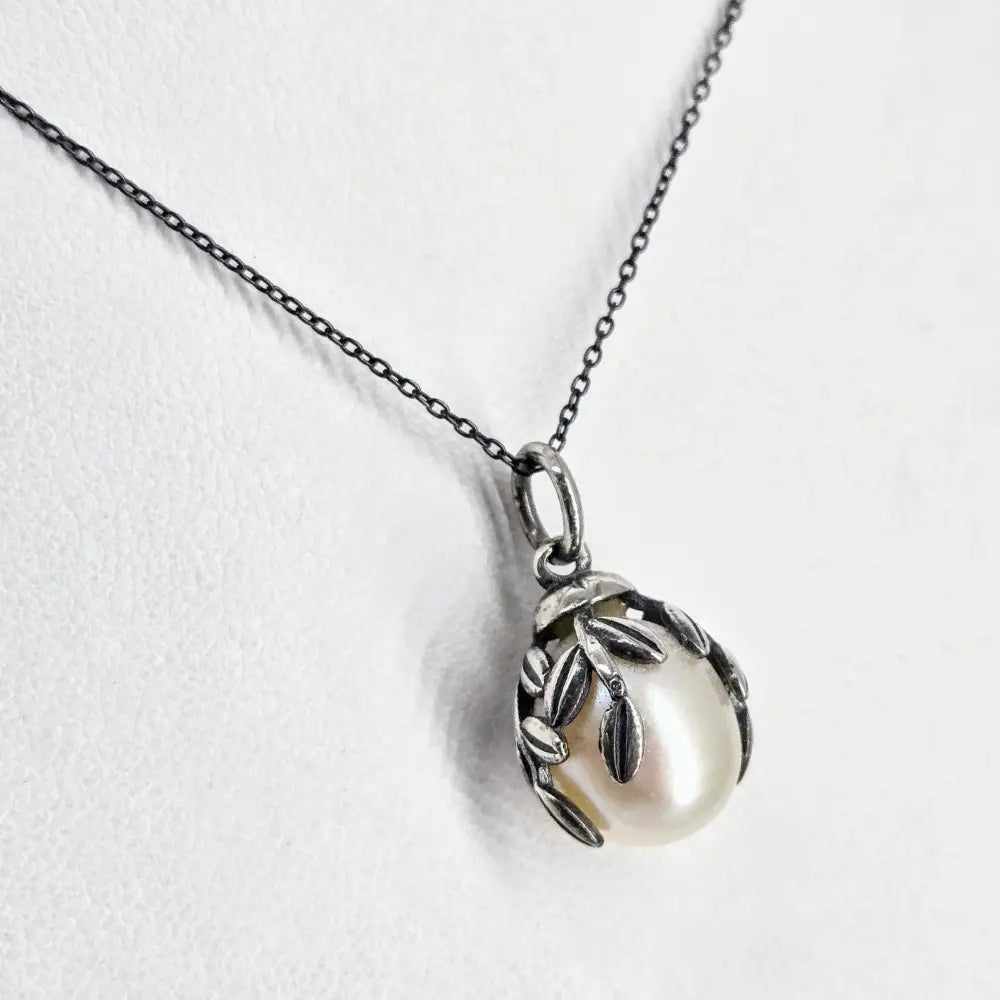 ?PEarl & Ivy’.75’’ Pendant Necklace - Pearl Sterling