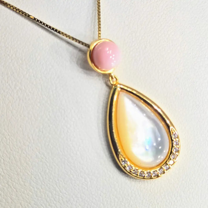 ?QUeen Dew Drop’ 1.5’’ Pendant Necklace - Conch Shell Mother-of-pearl Crystal Anti-tarnish Gold Sterling