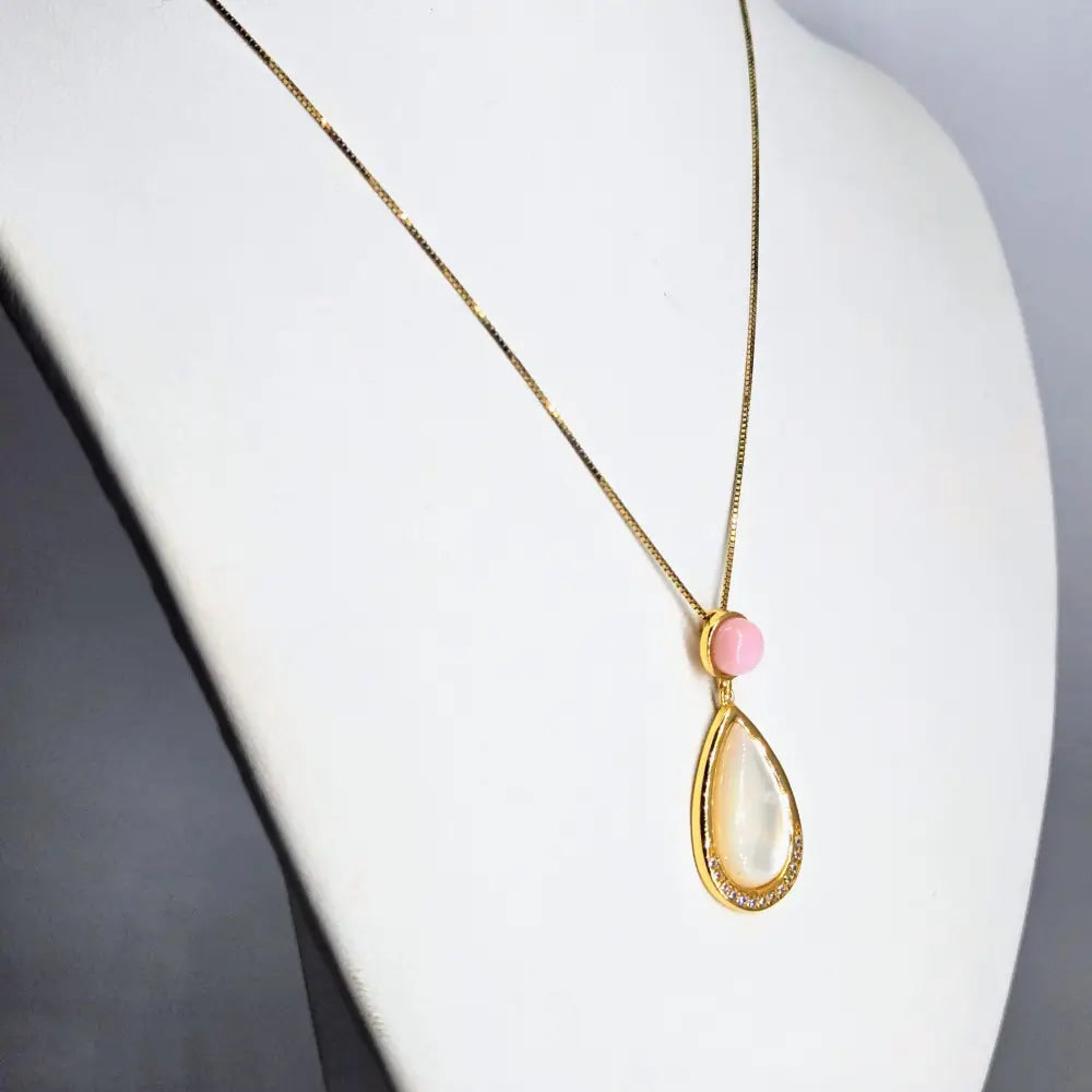 ?QUeen Dew Drop’ 1.5’’ Pendant Necklace - Conch Shell Mother-of-pearl Crystal Anti-tarnish Gold Sterling