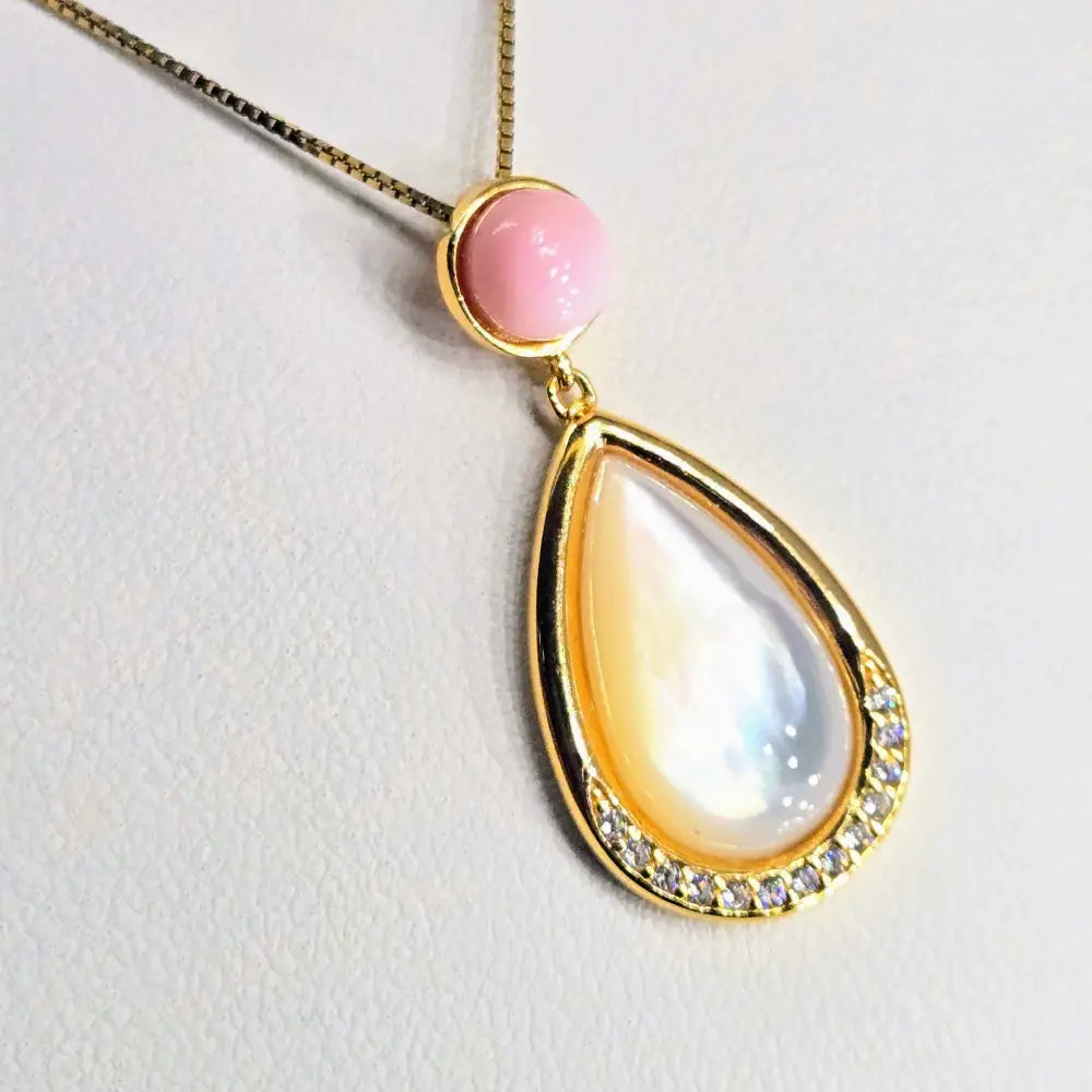 ?QUeen Dew Drop’ 1.5’’ Pendant Necklace - Conch Shell Mother-of-pearl Crystal Anti-tarnish Gold Sterling