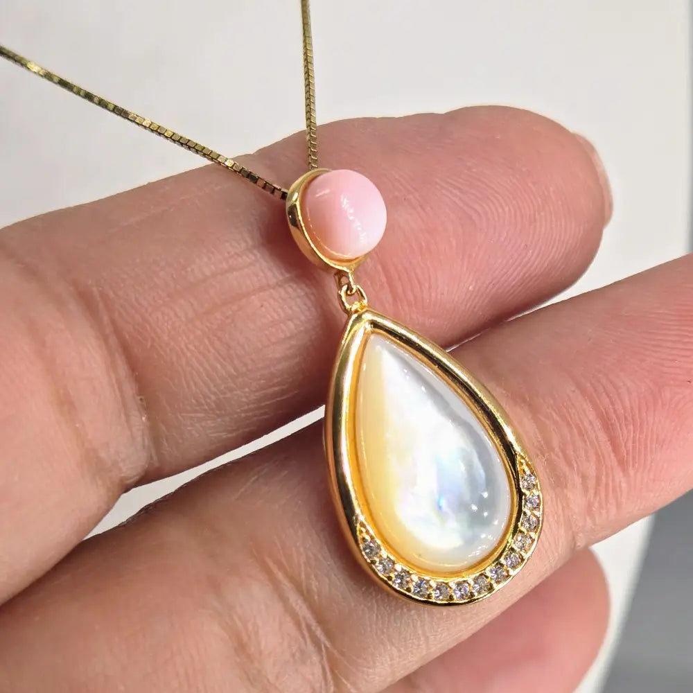 ?QUeen Dew Drop’ 1.5’’ Pendant Necklace - Conch Shell Mother-of-pearl Crystal Anti-tarnish Gold Sterling