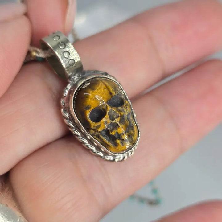 ?SKull Candy’ Hand-carved Tiger’s Eye Skull Pendant Necklace - Key West Local Luxe