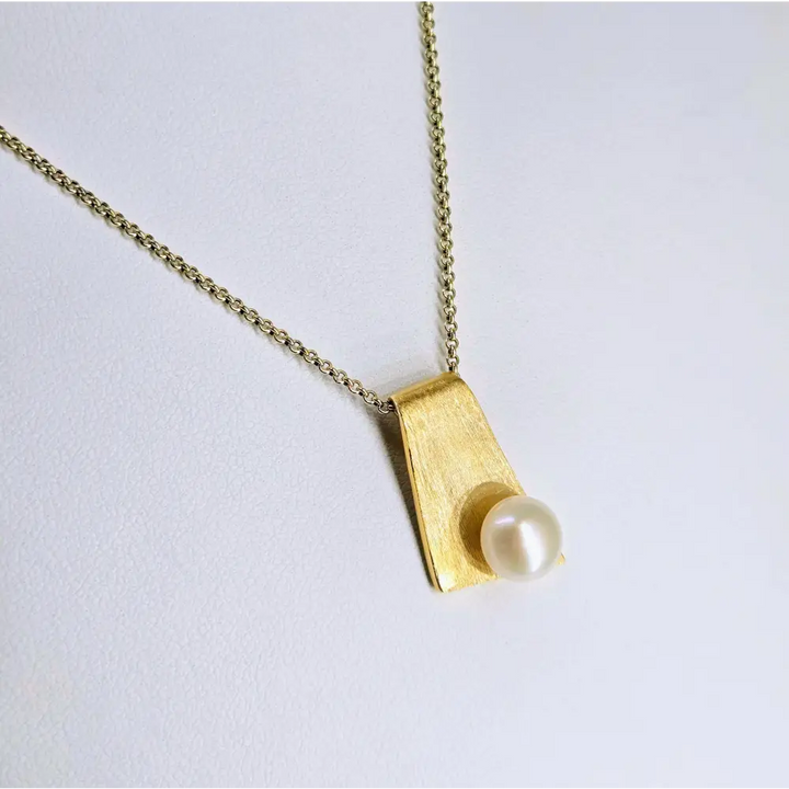 ?SO Sleek’ Pendant Necklace - Pearl 18k Gold Sterling
