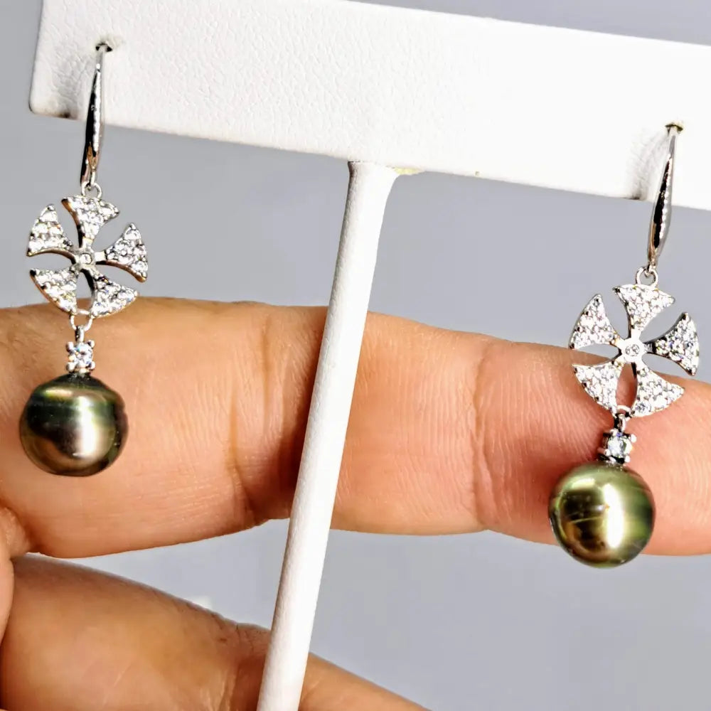 ?SUgar Sand Dollars’ 1.5’’ Earrings - Tahitian Pearl Crystal Anti-tarnish Sterling - Green